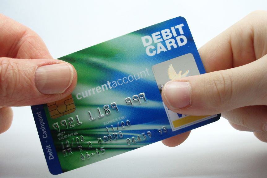 Как перевести деньги с кредитной карты и не платить комиссию