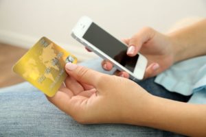 Телефон и кредитная карта