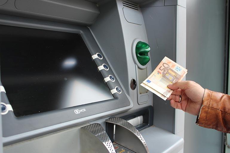 Снятие валюты в банкомате