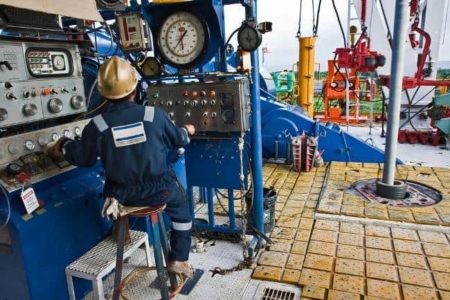 Заработная плата нефтяника в России в 2020 году
