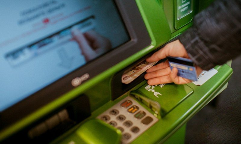 сколько можно положить на карту Сбербанка через банкомат в сутки