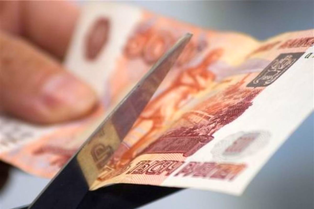 Как сэкономить при девальвации рубля в 2021 году в России