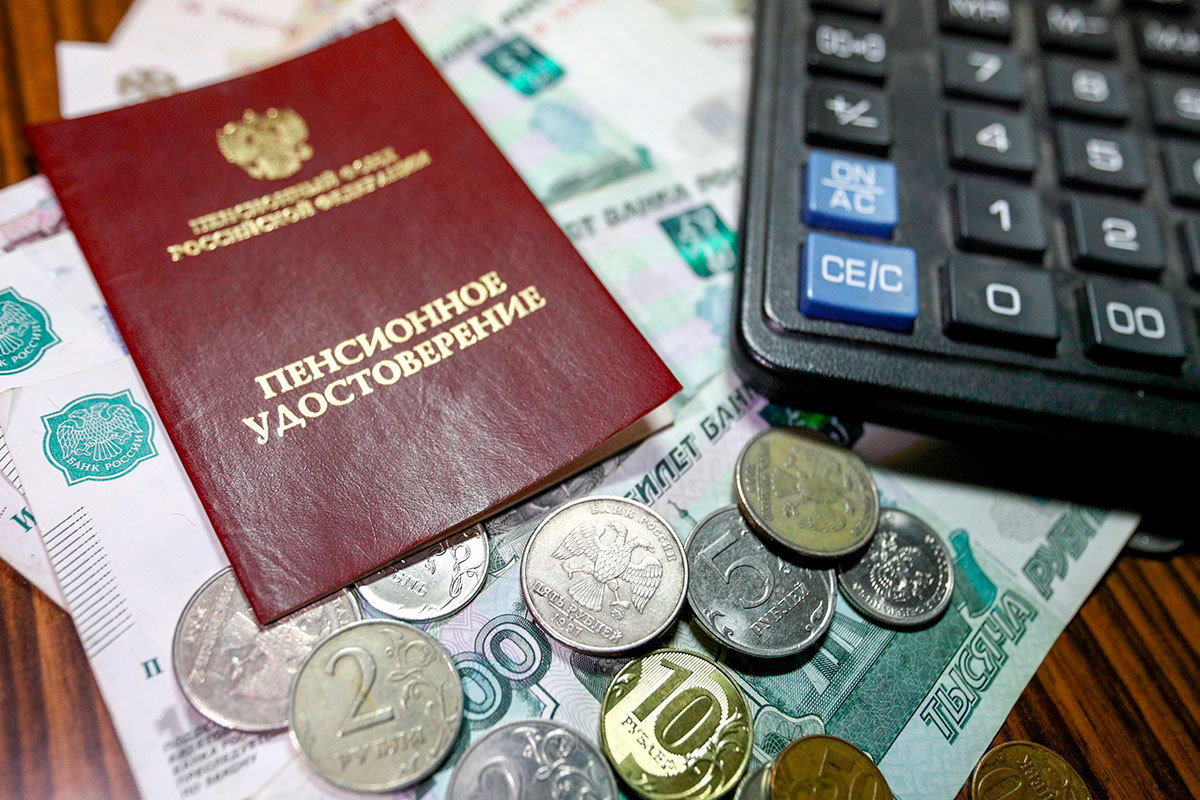 Дадут ли пенсионерам по 10 тысяч рублей в октябре 2021 года, эксперты уверяют, что шансы получить дополнительную выплату достаточно высоки